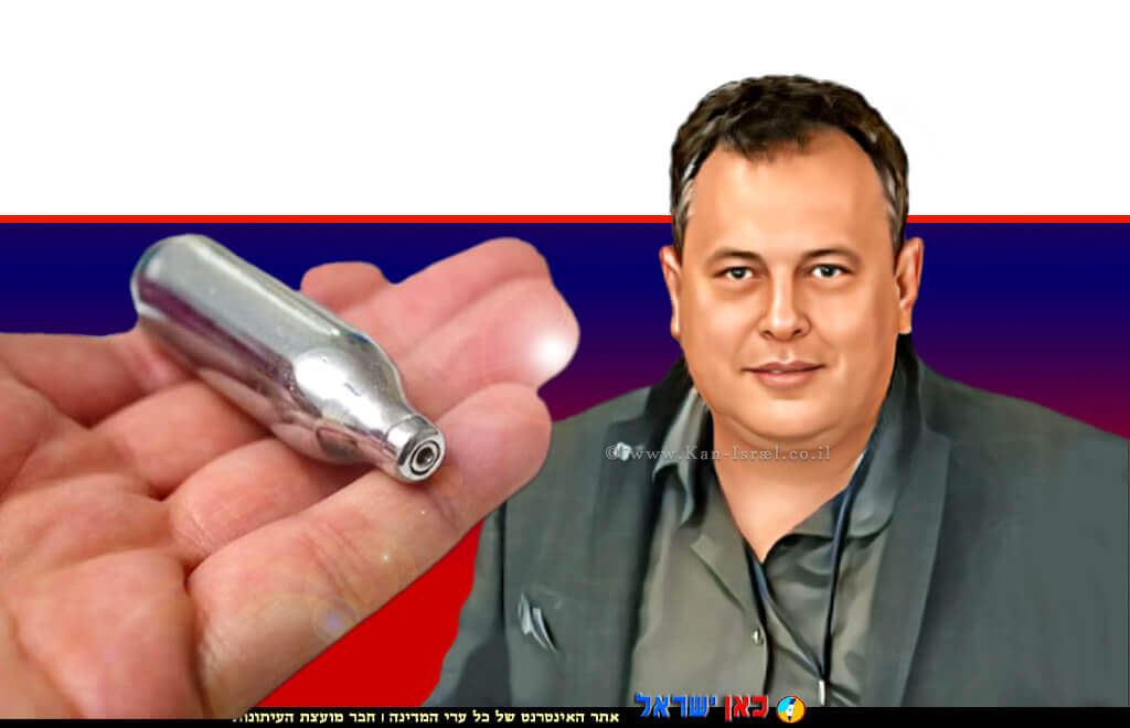 ד"ר רוני ברקוביץ, מנהל האגף לאכיפה ולפיקוח במשרד הבריאות ברקע: משתמש גז קצפות | עיבוד: Photolab | עיבוד צילום: שולי סונגו ©