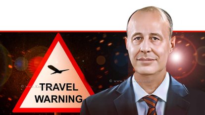 צחי הנגבי, ראש המטה לביטחון לאומי היועץ לביטחון הלאומי של ראש ממשלת ישראל ברקע: אזהרת טיסות | עיבוד: Photolab | עיבוד צילום: שולי סונגו ©