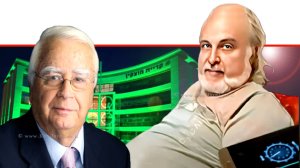 האזרח דובי שפיגלר ומולו חיים צורי ראש עיריית עיריית קרית מוצקין ברקע בניין העירייה | עיבוד: Photolab | עיבוד צילום: שולי סונגו ©