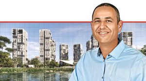 ראש העיר חדרה ניר בן חיים ברקע: שכונת הפארק, הדמיות: גיורא גור ושות' אדריכלים ערן מבל ארכיטקטורה ובינוי ערים עיבוד: Photolab | עיבוד צילום: שולי סונגו ©