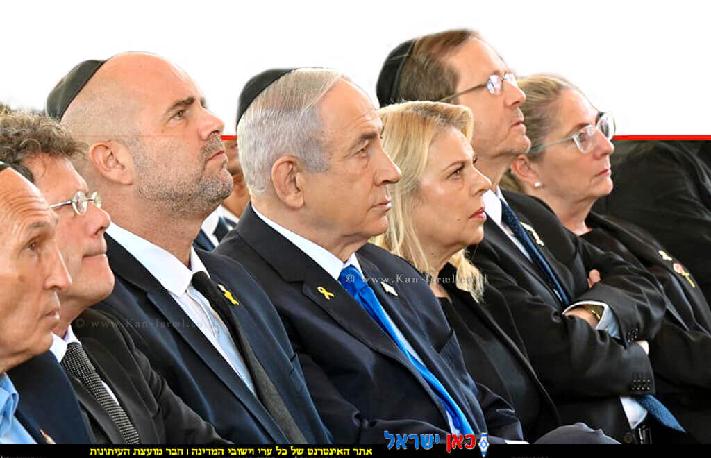 ראש הממשלה בנימין נתניהו בטקס האזכרה הממלכתי לחללי מלחמת חרבות ברזל ב-7 באוקטובר 2023, צילום: קובי גדעון, לע״מ© | עיבוד: Photolab | עיבוד צילום: שולי סונגו © ראש הממשלה בנימין נתניהו בטקס האזכרה הממלכתי לחללי מלחמת חרבות ברזל ב-7 באוקטובר 2023, צילום: קובי גדעון, לע״מ© | עיבוד: Photolab | עיבוד צילום: שולי סונגו ©