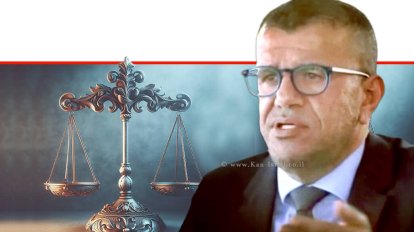 עו"ד ניסים מירום פרקליט מחוז תל אביב - פלילי בפרקליטות המדינה ברקע: מאזני הצדק | רקע בינה מלאכותית של Gemini Google דבורים | עיבוד: Photolab | עיבוד צילום: שולי סונגו ©