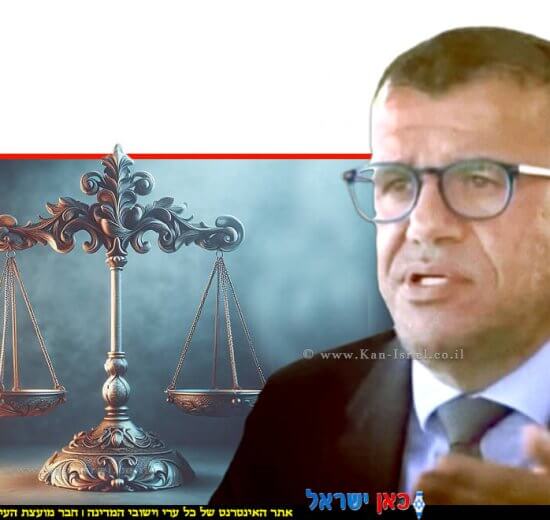 עו"ד ניסים מירום פרקליט מחוז תל אביב - פלילי בפרקליטות המדינה ברקע: מאזני הצדק | רקע בינה מלאכותית של Gemini Google דבורים | עיבוד: Photolab | עיבוד צילום: שולי סונגו ©