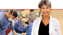 ד"ר ביאטריס טיאוסנו, מנהלת מחלקת עיניים ב"הלל יפה-חדרה" | רקע: ניתוח ניתוח להשתלת שתל מלאכותי | הדמייה: בינה מלאכותית | עיבוד: Photolab | עיבוד צילום: שולי סונגו ©