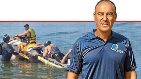 אריק טל, מנהל מחלקת פיקוח ואכיפה באיגוד ערים כינרת | ברקע: הדרכת אופנועי ים | צילום: שרין טואפרה' איגוד ערים | עיבוד: Photolab | עיבוד צילום: שולי סונגו ©