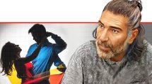 יריב כהן פסיכותרפיסט מ-אבן יהודה | צילום: מסך מתוך חדשות 13 | רקע: גבר אלים כלפי לאישה | בינה מלאכותית, Openart.ai | עיבוד: Photolab | עיבוד צילום: שולי סונגו ©
