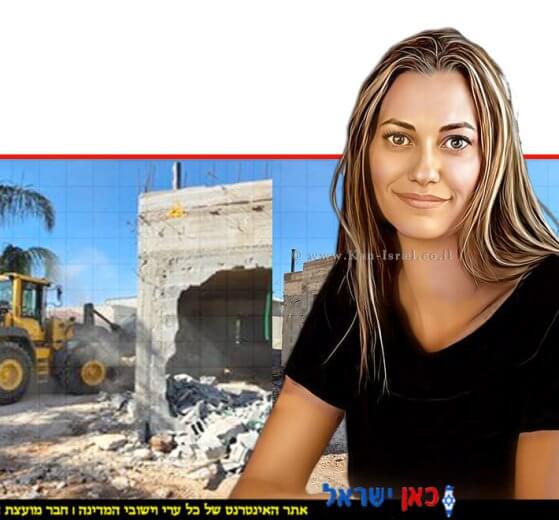 מנהלת חטיבת השמירה ברשות רמ"י, הגב' שירה תם, ברקע: הריסה ופינוי מבנים בכפר טובה זנגריה |צילום: רמ"י | עיבוד: Photolab | עיבוד צילום: שולי סונגו©