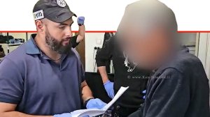 בלשי יחידת ההונאה והפשיעה המקוונת עוצרים תושב נתניה, בן 61, בחשד שביצע סדרת עבירות הונאה מתוחכמות נגד עשרות קשישים | צילום: משטרת ישראל | עיבוד: Photolab | עיבוד צילום: שולי סונגו©