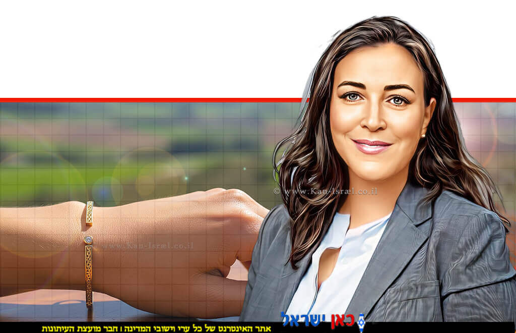 נטלי גוטמן חן, הממונה על הפיקוח על היהלומים והייצוא הדו-שימושי במשרד הכלכלה והתעשייה ברקע: יד עם תכשיט | בינה מלאכותית של Gemini Google | עיבוד: Photolab | עיבוד צילום: שולי סונגו© נטלי גוטמן חן, הממונה על הפיקוח על היהלומים והייצוא הדו-שימושי במשרד הכלכלה והתעשייה ברקע: יד עם תכשיט | בינה מלאכותית של Gemini Google | עיבוד: Photolab | עיבוד צילום: שולי סונגו©