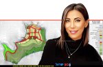 עינב רינגלר מנהלת אגף בכיר תכנון ופרויקטים ברשות מקרקעי ישראל (רמ"י) ברקע: חלופה לתכנית רכס לבן | צילום: מפה ויקיפדיה | עיבוד: Photolab | עיבוד צילום: שולי סונגו©