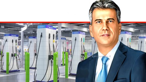 אלי כהן שר האנרגיה והתשתיות ברקע: עמדות טעינה ציבוריות לרכב | הדמייה באמצעות בינה מלאכותית של Gemini Google | עיבוד: Photolab | עיבוד צילום: שולי סונגו©