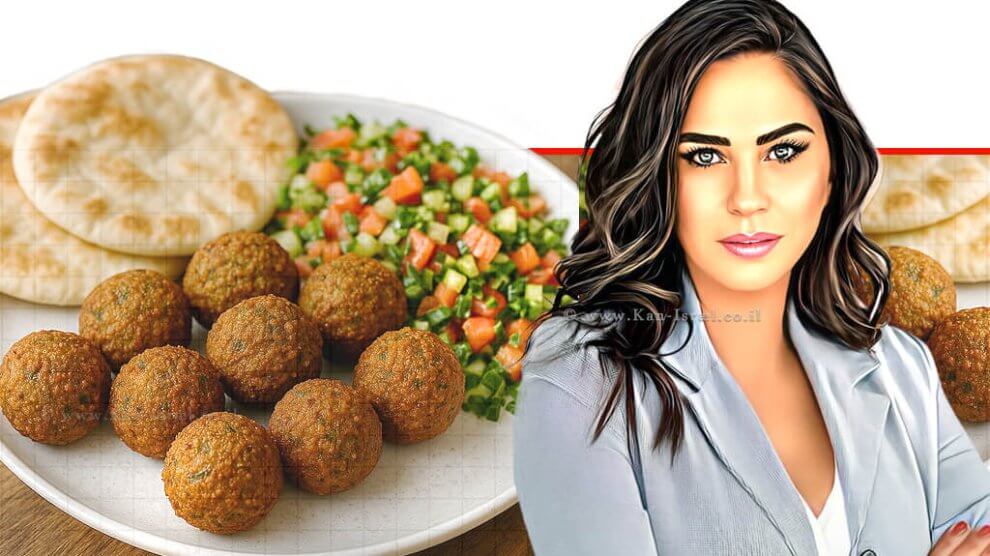 חלי ממן מייסדת קבוצות תמיכה לאורח חיים בריא, לרגל יום הפלאפל הבינל' |ברקע: מנת פלאפל | צילום רונן פדידה | הדמייה באמצעות בינה מלאכותית של Gemini Google | עיבוד: Photolab | עיבוד צילום: שולי סונגו©