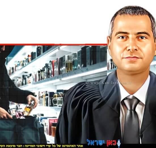 כב' שופט בית משפט השלום נתניה גיא אבנון, ברקע הדמיית גנב הבשמים ברשתות הפארם | בינה מלאכותית של Gemini Google | עיבוד: Photolab | עיבוד צילום: שולי סונגו©