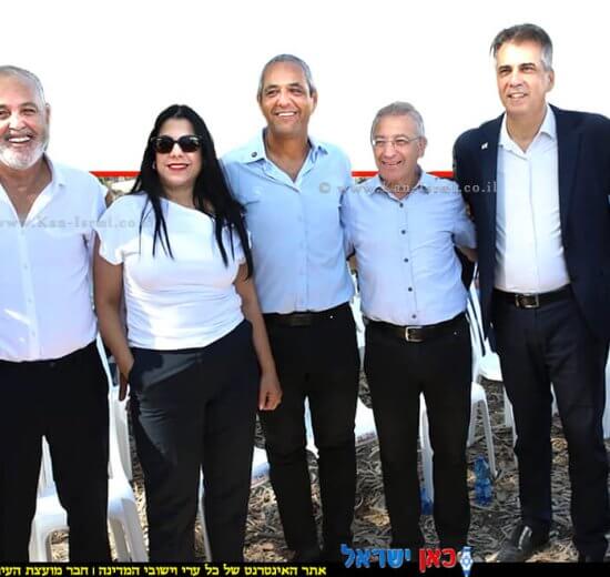 יו”ר דירקטוריון חברת החשמל לישראל, דורון ארבלי, שר האנרגיה והתשתיות, אלי כהן, מנכ”ל החברה, מאיר שפיגלר' ראש העיר חדרה, ניר בן-חיים, וסגני ראש העיר חדרה שלמה בוזגלו ומלכיאל אלבז | עיבוד צילום: שולי סונגו©