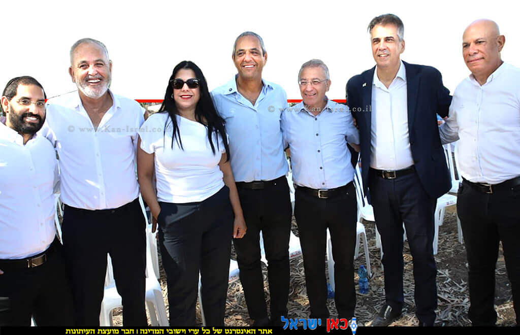 יו”ר דירקטוריון חברת החשמל לישראל, דורון ארבלי, שר האנרגיה והתשתיות, אלי כהן, מנכ”ל החברה, מאיר שפיגלר' ראש העיר חדרה, ניר בן-חיים, וסגני ראש העיר חדרה שלמה בוזגלו ומלכיאל אלבז | עיבוד צילום: שולי סונגו© יו”ר דירקטוריון חברת החשמל לישראל, דורון ארבלי, שר האנרגיה והתשתיות, אלי כהן, מנכ”ל החברה, מאיר שפיגלר' ראש העיר חדרה, ניר בן-חיים, וסגני ראש העיר חדרה שלמה בוזגלו ומלכיאל אלבז | עיבוד צילום: שולי סונגו©