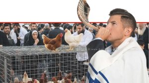 איש תוקע בשופר על רקע תרנגולות לכפרות | עוּבד ל-AI באמצעות Gemini של גוגל | עיבוד צילום: משה נעים©