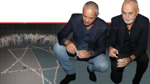 ראש עיריית חדרה (משמאל) ניר בן חיים וסגנו שלמה בוזגלו בטקס זיכרון לחיילי העיר במלאת שנתיים למלחמה | צילום דוברות | עיבוד צילום: שולי סונגו©