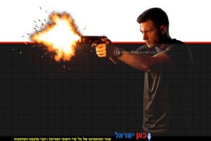 גבר צעיר יורה באקדח, הדמייה | הדמייה של בינה מלאכותית של Gemini Google | עיבוד צילום: שולי סונגו©