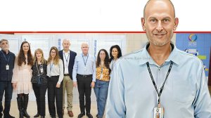 רפי קורן מנהל אדמינסטרטיבי של ביה"ח הלל-יפה ברקע: כנס מנהל ומשק במרכז הרפואי הלל יפה-חדרה | עיבוד: Photolab | עיבוד צילום: שולי סונגו©