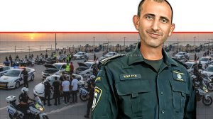 מפקד משטרת תחנת חדרה, סנ”צ ארז עמר ברקע הדמייה חוף חדרה גבעת אולגה | הדמייה של בינה מלאכותית של Gemini Google | עיבוד: Photolab שולי סונגו ©