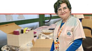 רינה אריאלי, בת 88, תושבת חדרה מתנדבת בחדרי הלידה של המרכז הרפואי 'הלל יפה' צילום: דוברות הלל יפה | עיבוד: Photolab | עיבוד צילום: שולי סונגו©