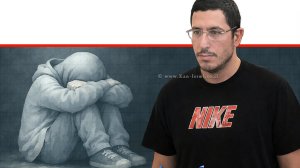 אוראל שרון, תושב פתח תקווה ששימש כמורה לאנגלית בחטיבת ביניים, נידון ל-11 שנות מאסר בפועל על ביצוע עבירות מין חמורות בתלמידתו בת 12 | עיבודai : Capilot | עיצוב: שולי סונגו