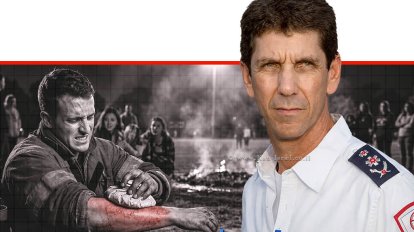 מנכ"ל מד"א, רמ"ג אלי בין ברקע, הדמייה: איש נכווה כתוצאה ממדורת ל"ג בעומר | צילום: ai | עיצוב: שולי סונגו©