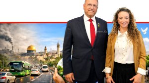 השרה להגנת הסביבה, עידית סילמן, עם משה ליאון ראש עיריית יְרוּשָׁלַיִם ברקע צמצום זיהום האוויר מתחבורה בירושלים | עיבוד ai Capilot | עיצוב: שולי סונגו©