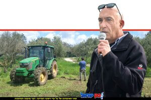מנכ"ל רשות ניקוז ונחלים שרון, מר רן פרחי על רקע צמחיה עבותה | עיבוד צילום: שולי סונגו©
