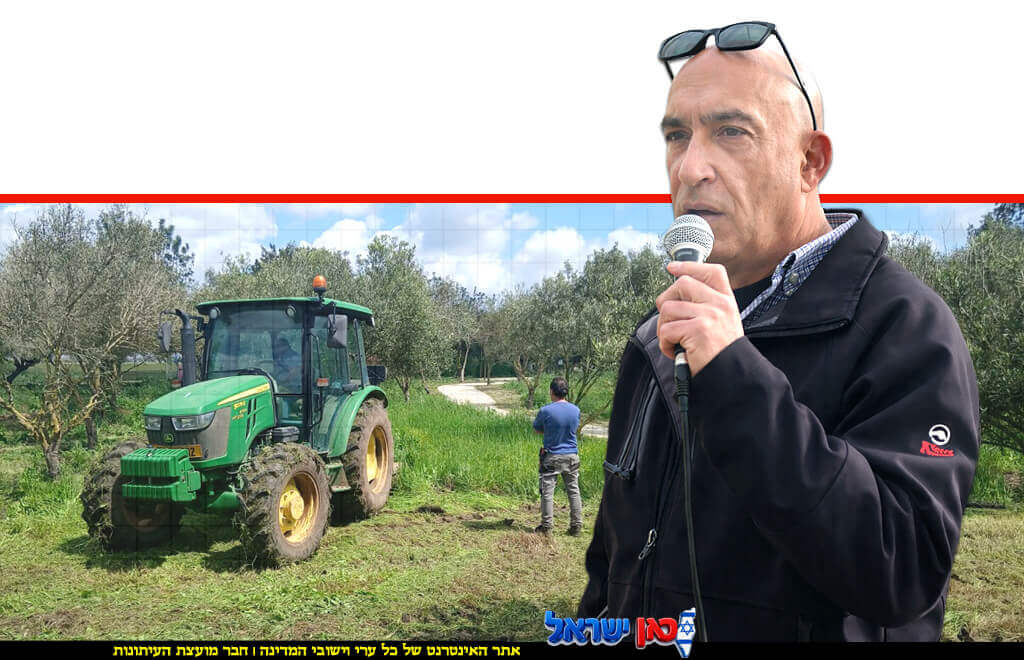 מנכ"ל רשות ניקוז ונחלים שרון, מר רן פרחי על רקע צמחיה עבותה | עיבוד צילום: שולי סונגו© מנכ"ל רשות ניקוז ונחלים שרון, מר רן פרחי על רקע צמחיה עבותה | עיבוד צילום: שולי סונגו©