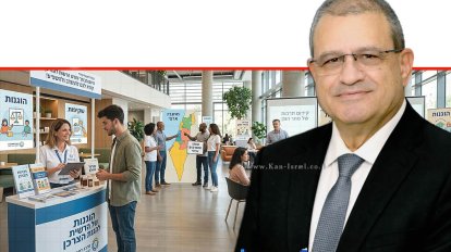 הממונה על הרשות להגנת הצרכן ולסחר הוגן יעקב (קובי) זריהן ברקע: מתנדבים בהסברה לציבור בהנגשת זכויות צרכניות | עיבוד: AI | עיצוב: שולי סונגו©