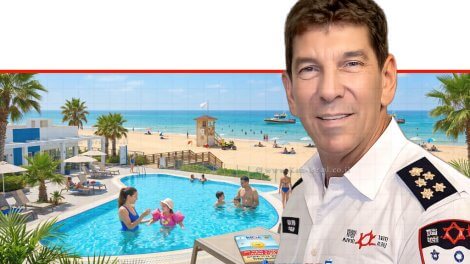 מנכ”ל מד”א, רמ”ג אלי בין נופשים בחופש הגדול המדריך המלא לבטיחות בקיץ | עיבוד: Gemini Google | עיצוב: שולי סונגו©