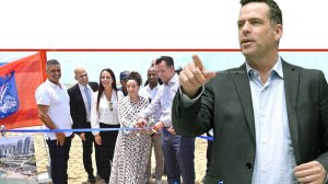 ראש עיריית נתניה, אבי סלמה, השרה להגנת הסביבה עידית סילמן; ומנכ"ל המשרד, רמי רוזן בחנוכת פרויקט הגנת מצוקי החוף | צילום: עיריית נתניה | עיבוד: AI | עיצוב: שולי סונגו©