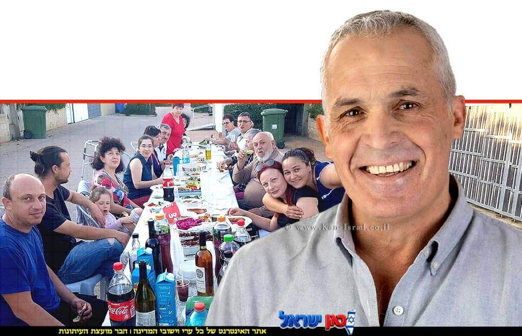 שלומי כהן, מנכ"ל ג'וינט-אשלים לרגל ה-4 ביוני, את "יום השכנים הבינלאומי" עם "שכנים" |צילום: אריק סולטן | עיבוד: AI | עיצוב: שולי סונגו© 