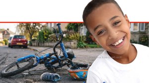 כתב אישום נגד שרון אליסזדה (52) מכפר סבא על גרימת מוות ברשלנות של נועם מעודד ז"ל (12) שרכב על אופניו | הדמייה | עיבוד: Gemini Google | עיצוב: שולי סונגו©