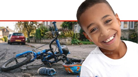כתב אישום נגד שרון אליסזדה (52) מכפר סבא על גרימת מוות ברשלנות של נועם מעודד ז"ל (12) שרכב על אופניו | הדמייה | עיבוד: Gemini Google | עיצוב: שולי סונגו©