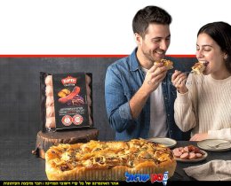 זוג אוכל פוקאצ'ת "נקניקיות יחיעם" עם בצל מקורמל וטימין של "יחיעם" | צילום: הדס ניצן | עיבוד: Gemini Google | עיצוב: שולי סונגו©