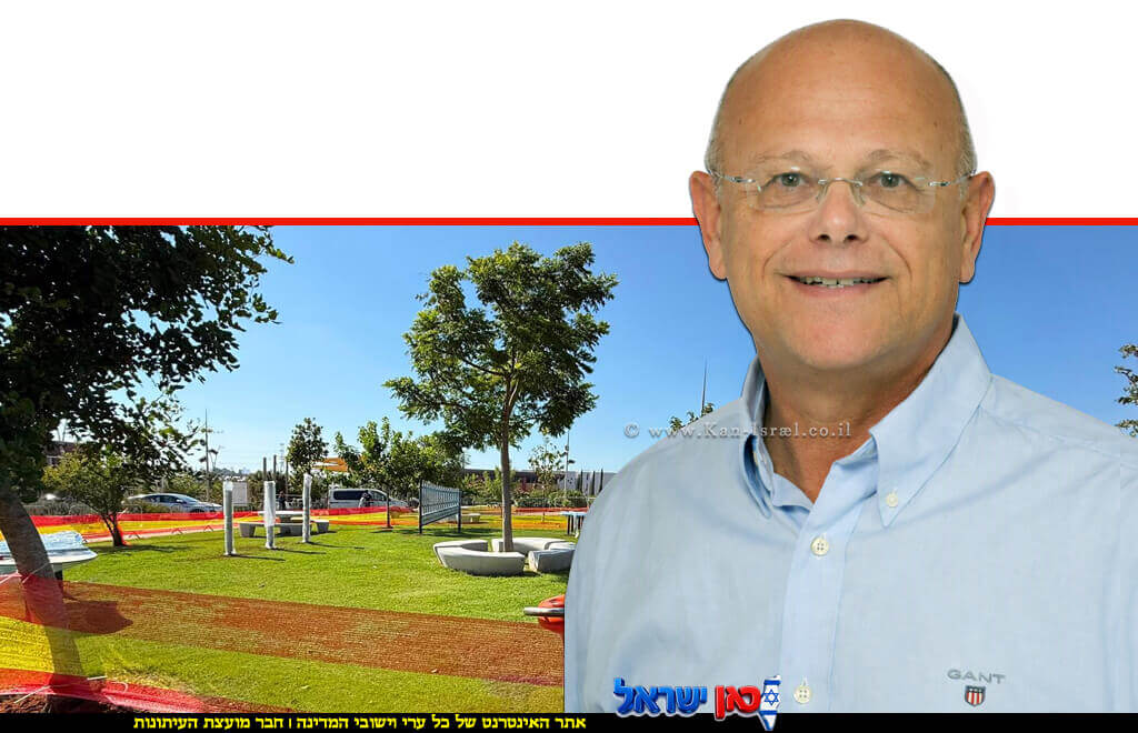 טל גורקי, ראש המועצה המקומית פרדסיה, ברקע; "פארק ניצן רחום | עיבוד: Gemini Google | עיצוב: שולי סונגו© טל גורקי, ראש המועצה המקומית פרדסיה, ברקע; "פארק ניצן רחום | עיבוד: Gemini Google | עיצוב: שולי סונגו©