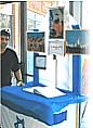 הביס והכיס 8.2.03: פינת הנצחה לאילן רמון בקניון אם הדרך