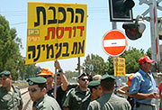 בנימינה; וגדר תיל חוצצת בליבה