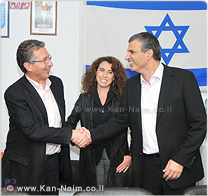 שר התקשורת העניק רישיונות תקשורת ל-012 סמייל טלקום בע