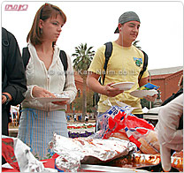 אנונימוס מציינת את היום הבינלאומי ללא בשר National Meatout Day