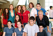 מקומות ראשונים לתלמידי קרית החינוך בן גוריון בעמק חפר בתחרות לפיתוח אביזרים לבעלי מוגבלויות ונכויות
