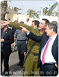 האחריות לביקורת הגבולות במעברים בין ישראל לבין הרשות הפלסטינית תעבור לביצוע באמצעות אזרחים