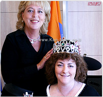 מלכת העיר נתניה לחודש מאי אילנה טננבאום תרמה לילדים 30 כרטיס כניסה למכבי נתניה