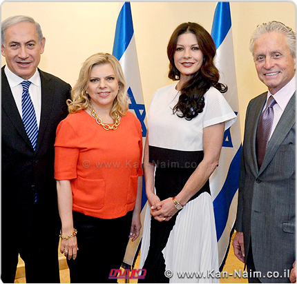 בנימין ושרה נתניהו, מייקל דאגלס וזיטה ג’ונס: גיבורים של החיים וגיבורים של הסרטים בנימין ושרה נתניהו, מייקל דאגלס וזיטה ג’ונס: גיבורים של החיים וגיבורים של הסרטים