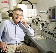 פרופסור מחקר דן שכטמן, מהטכניון, הוא חתן פרס נובל בכימיה לשנת 2011 