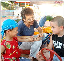 נתניה: יורחב פרויקט סבתא וסבא מאמצים נכדים בגן הילדים