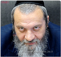 נתניה, הרב שמעון שר ושכולם יקפצו - כך הפך הביישן שחלם להיות גרפיקאי, לדמות מפתח בפוליטיקה