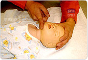 תינוק בן 4 חודשים נמצא ללא רוח חיים במיטתו החשד למוות פתאומי בעריסה